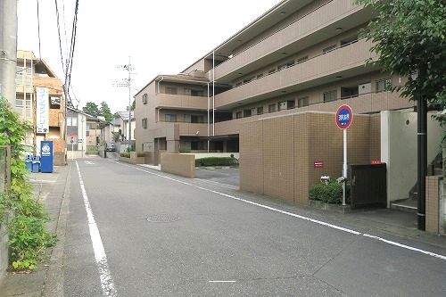 マンション外観と接道